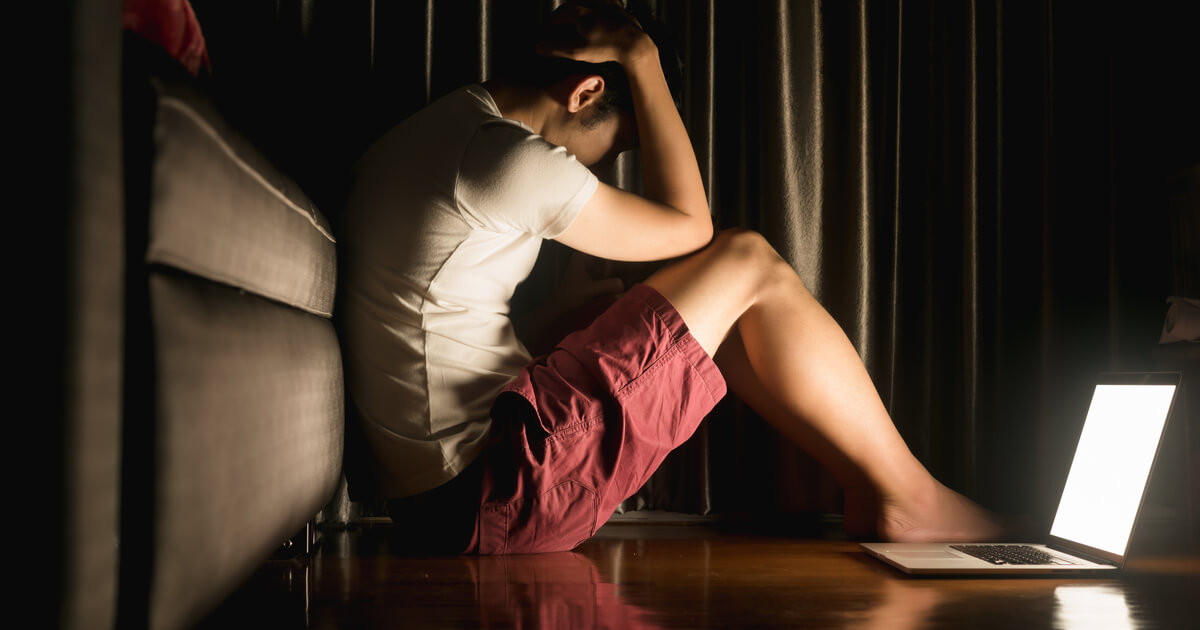 इंटरनेट की लत उन्हें कीमत चुकाएंगे ये