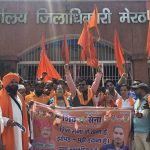 झुग्गी वासियों के समर्थन में शिवसेना का प्रदर्शन