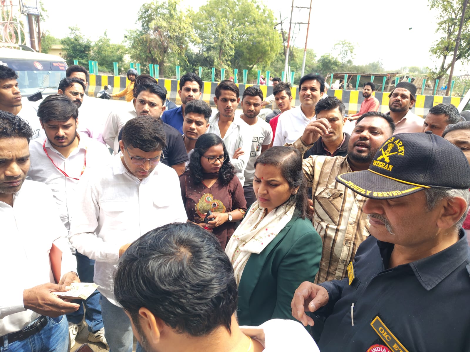 साठ भवन व दो हॉस्पिटल और कोका कोला का गोदाम सील