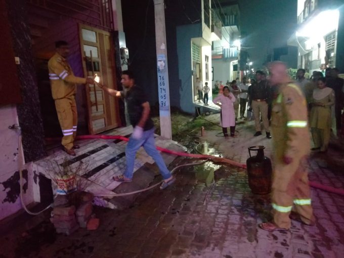 एलपीजी सिलेंडर में नहीं थी पिन घर में लग गई आग