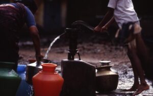 पानी के लिए 42 की मौत