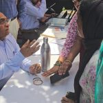 एसई को घेरा, थमा दी चूड़ियां, बामुश्किल से बची जान