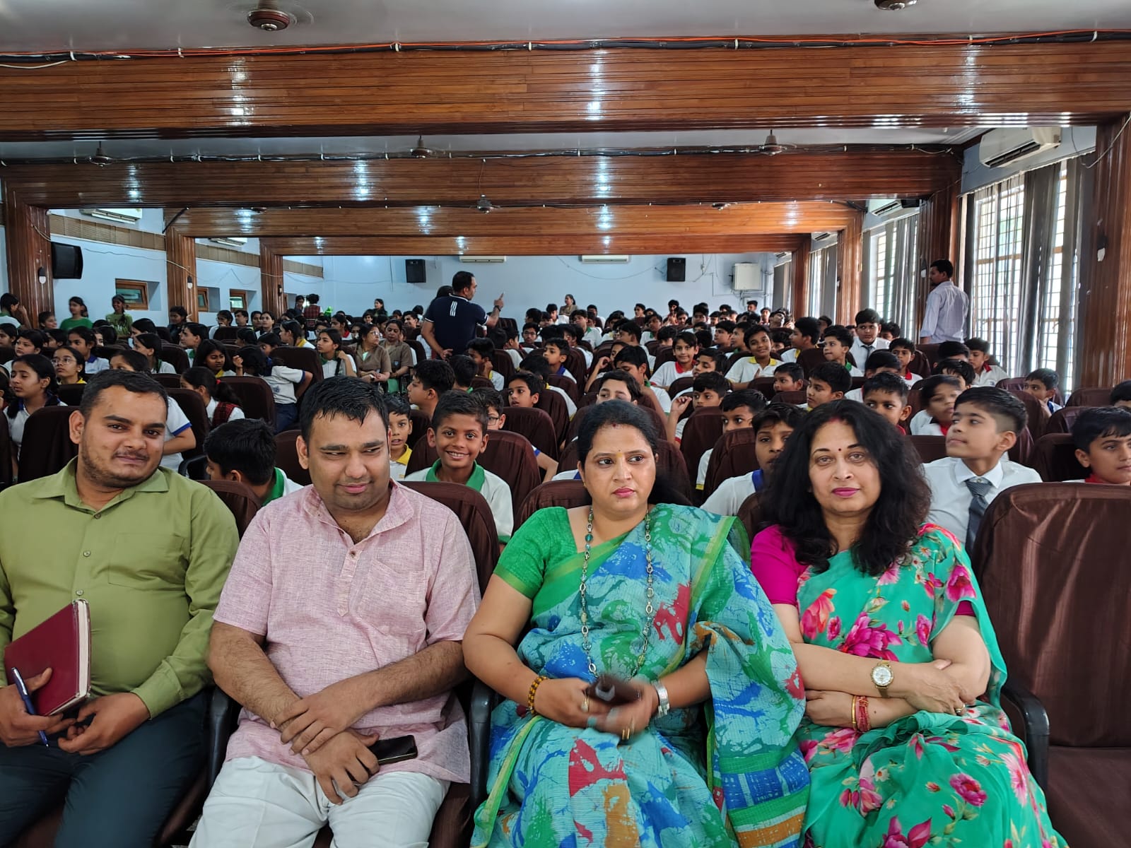 विश्व पृथ्वी दिवस के अवसर पर ¥चित्रकला का प्रतियोगिता