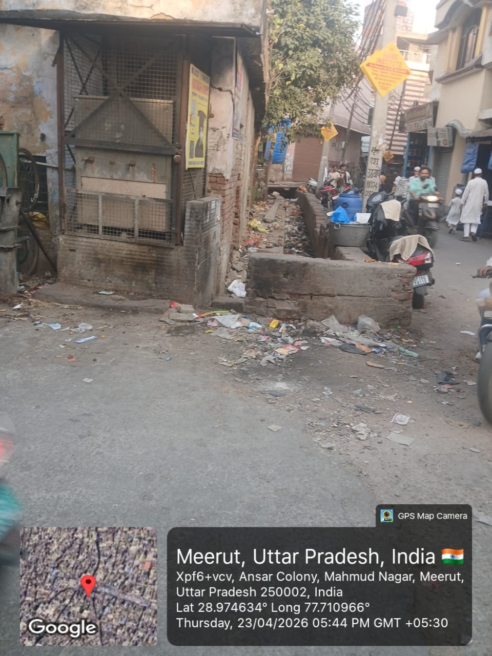 नाले नालियों पर अवैध कब्जे कैसे हो वार्ड 66 में सफाई