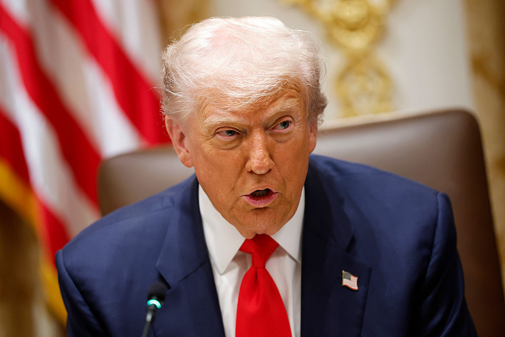 ट्रंप का दावा पॉयलेट बचाया सुरक्षित