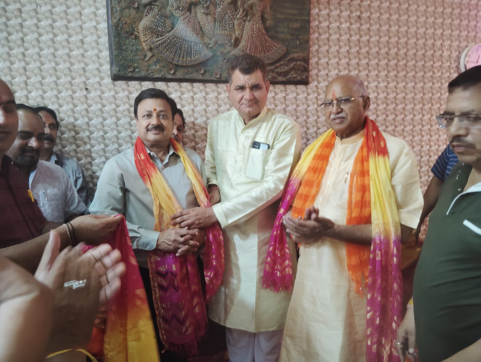 कैंट विधायक व डा. संजय जैन ने की पूजा अर्चना