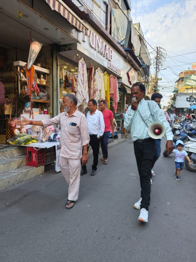 कैंट बोर्ड की व्यापारियों को सामान जब्त करने की चेतावनी