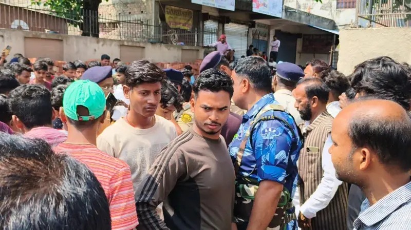 पुलिस बचाती तो ना मरता