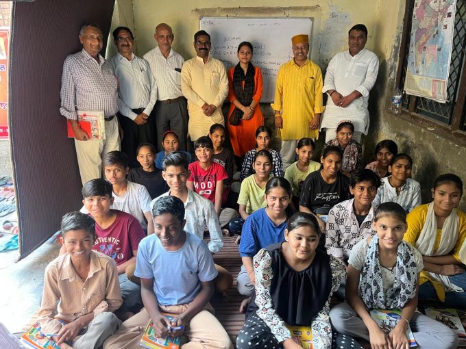 संघ के प्रयाग अभ्यंकर ने किया सम्मानित