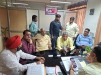 सहायक आवास आयुक्त से मिले व्यापारी नेता