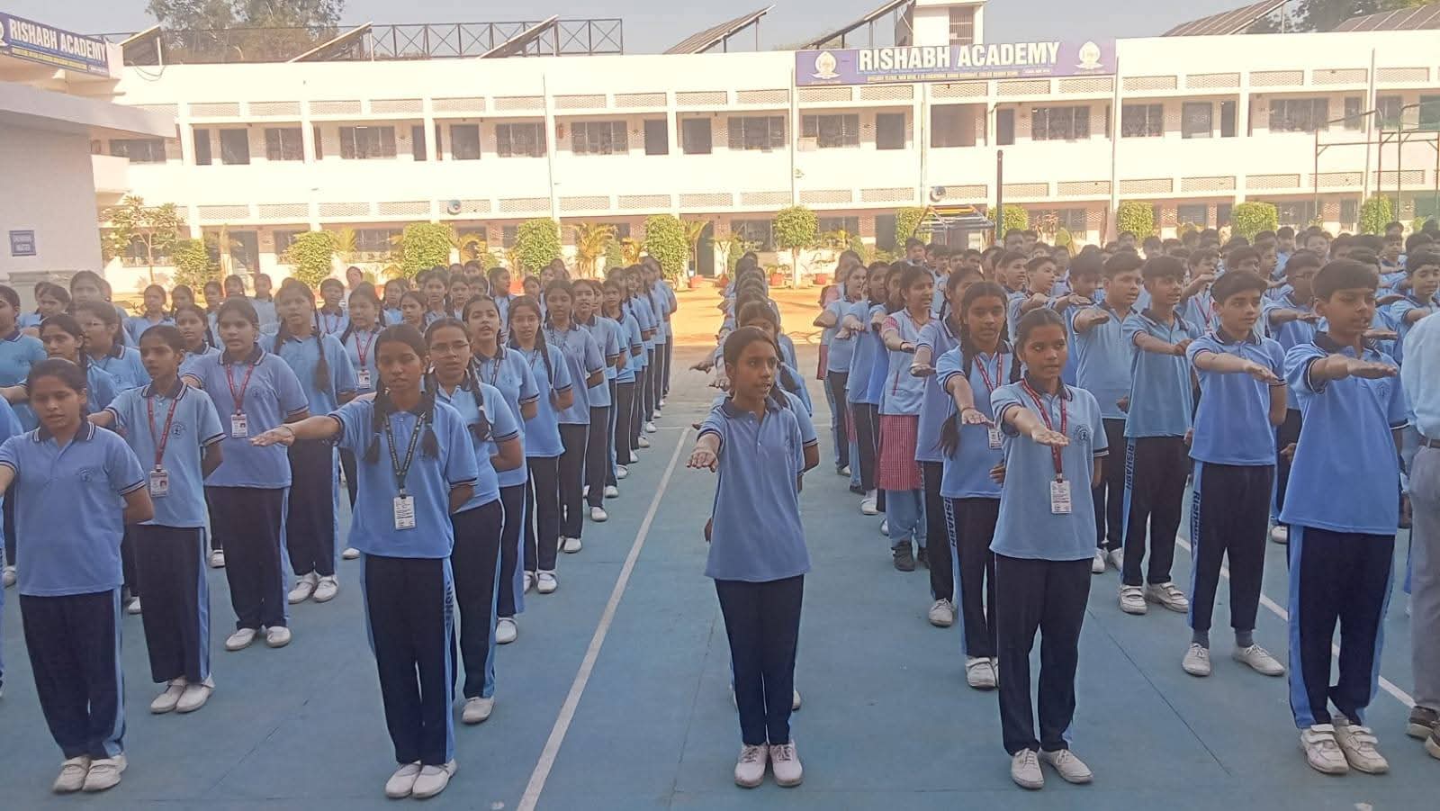 ऋषभ एकाडेमी में बच्चों को बताया अर्थ डे का महत्व