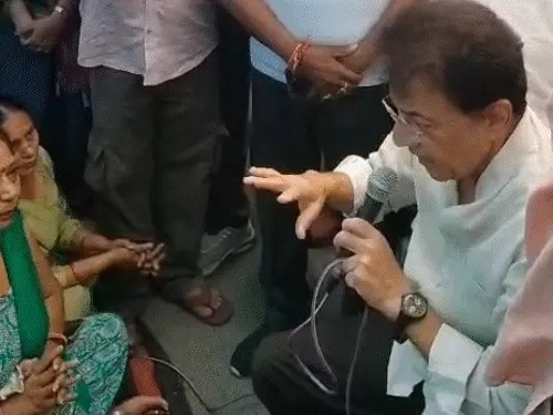 धरना स्थल पर पहुंचे अरुण गोविल बोले रखें भरोसा