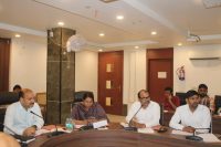 डीएम ने ली व्यापार बंधु की बैठक