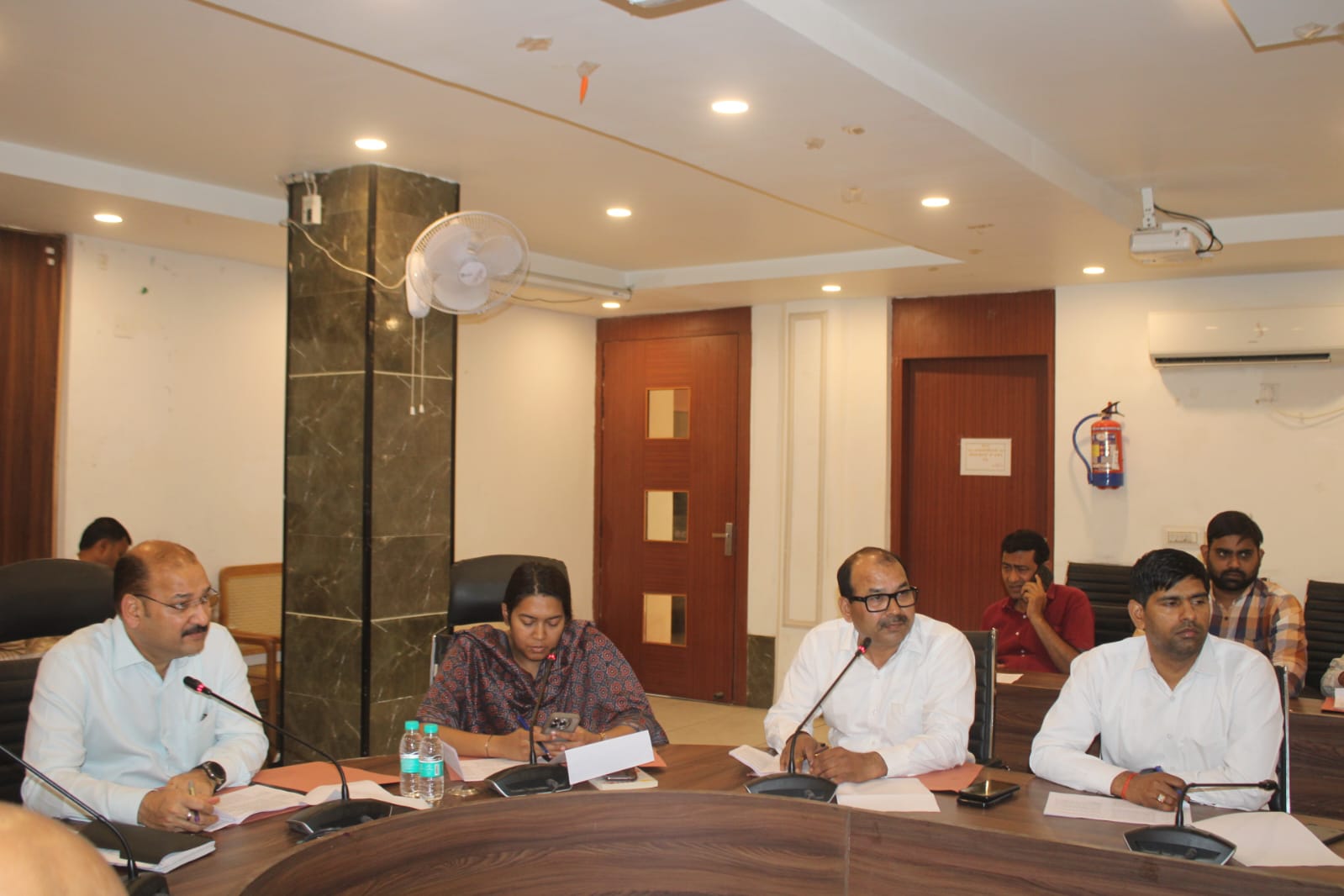 डीएम ने ली व्यापार बंधु की बैठक