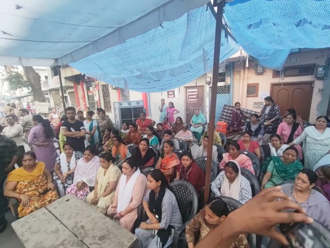 जो हमारे साथ सेंट्रल मार्केट उनके साथ