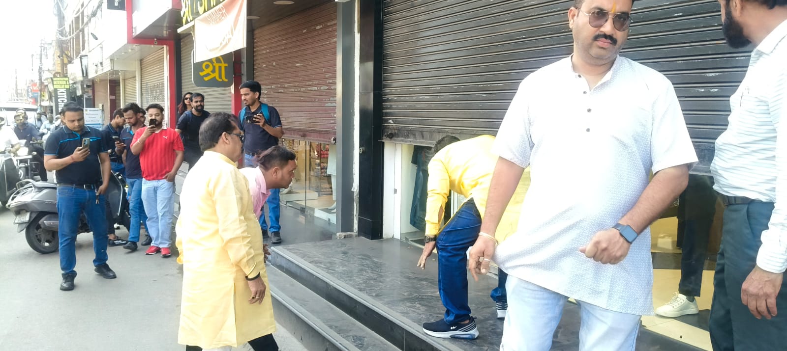 किस मुंह से सेंट्रल मार्केट जाते देने को आश्वासन तक नहीं