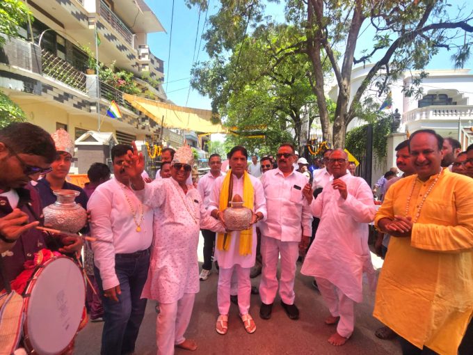 श्री जी की स्वर्ण रथ यात्रा का आयोजन