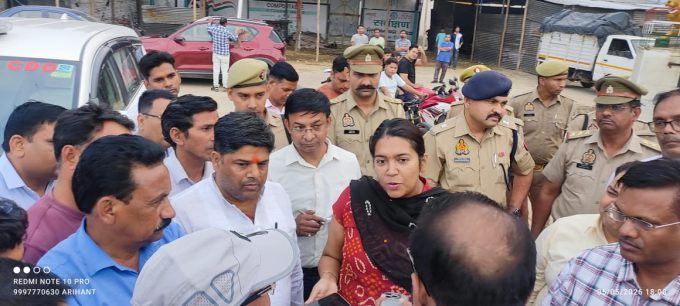 जगह-जगह गड्ढे आदम कद झाड़ियां बदहाल है मेला नौचंदी स्थल