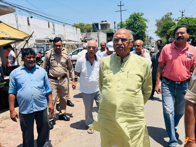 उलटा बहर रहा नाला. सिर पकड़ लिया नेताओं और अफसरों ने