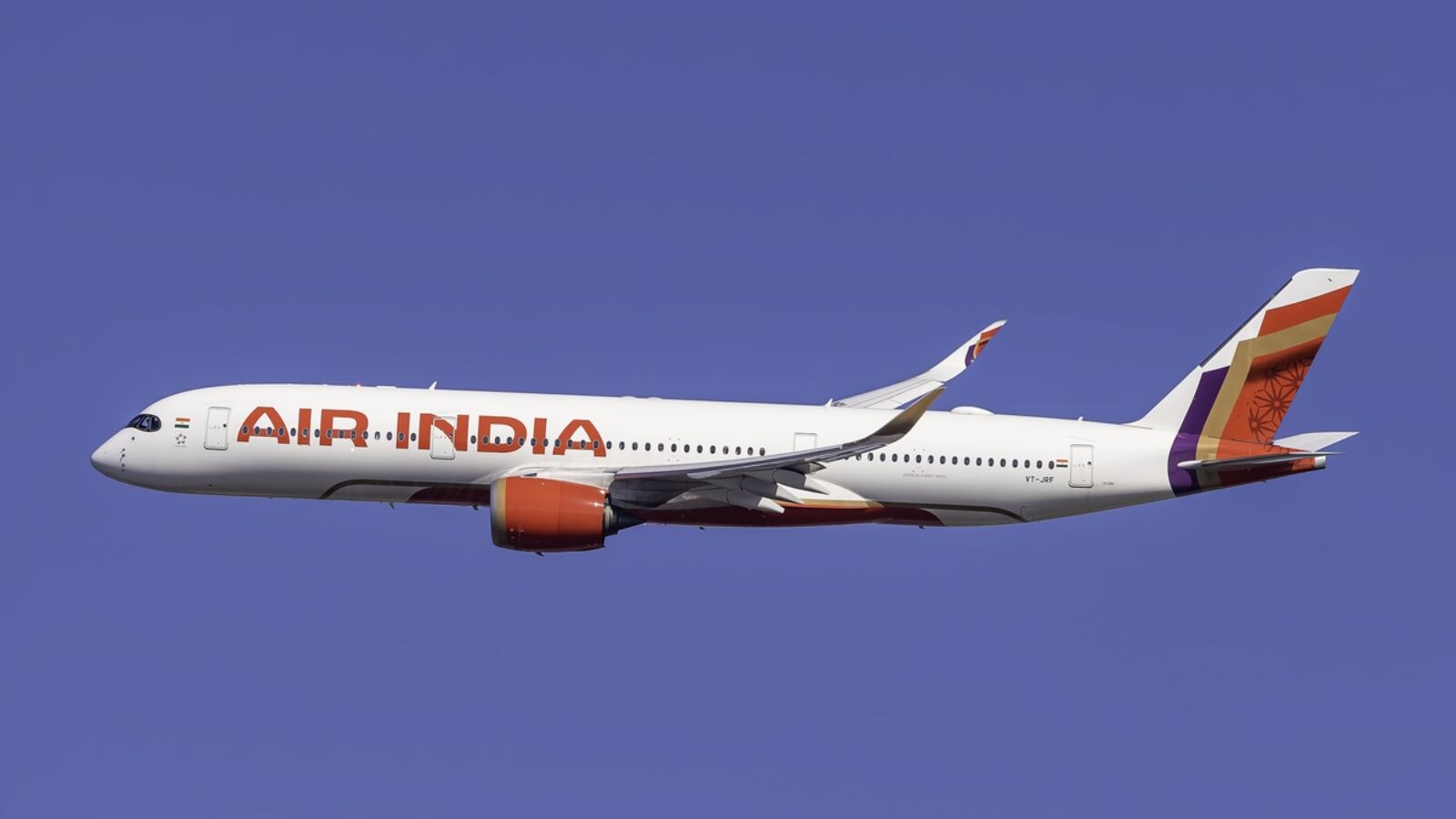 ईधन महंगा यात्री भी नहीं मिल रहे उड़ानों में भारी कटौती