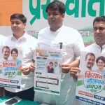 सरकार के इशारे पर अफसरों पर यात्रा में बाधा का आरोप