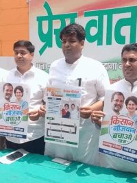 सरकार के इशारे पर अफसरों पर यात्रा में बाधा का आरोप