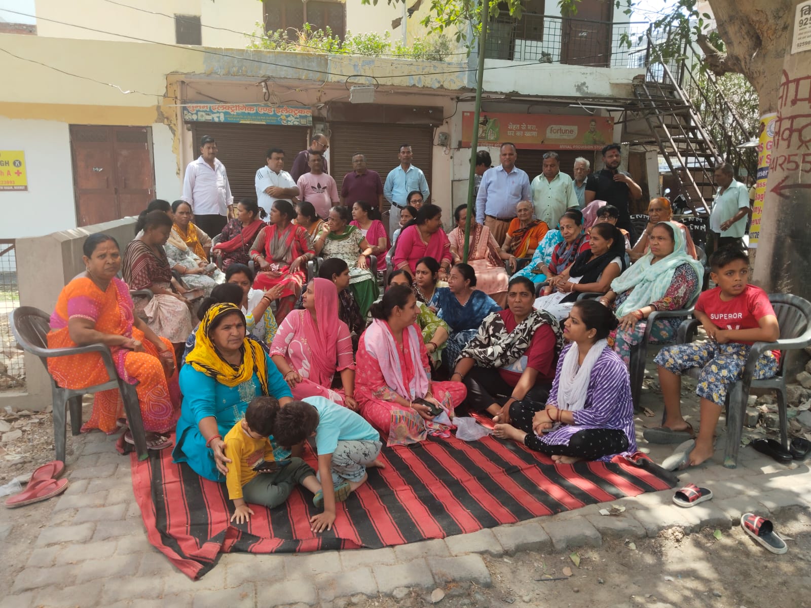 सैक्टर तीन व चार में दो दिन बाद बुलडोजर एक्शन