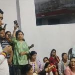 डा. साेमेन्द्र तोमर के आवास पर महिलाओं ने बोला धावा