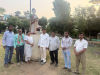 शास्त्रीनगर के ब्लॉक स्थित इंदिरा गांधी की प्रतिमा क्षतिग्रस्त