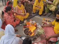 सैक्टर दो व तीन में जारी है महिलाओं का धरना