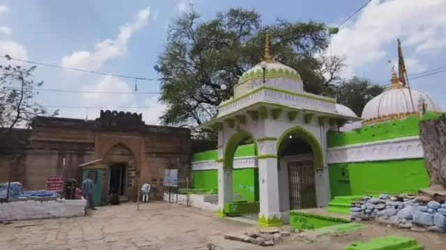 कमाल मौला मस्जिद नहीं मंदिर वो मंदिर है