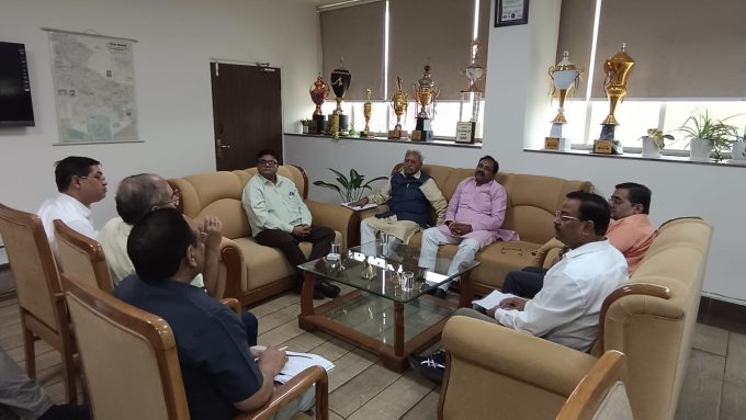 सरकार दे रही भरपूर बिजली फिर कटौती क्यों