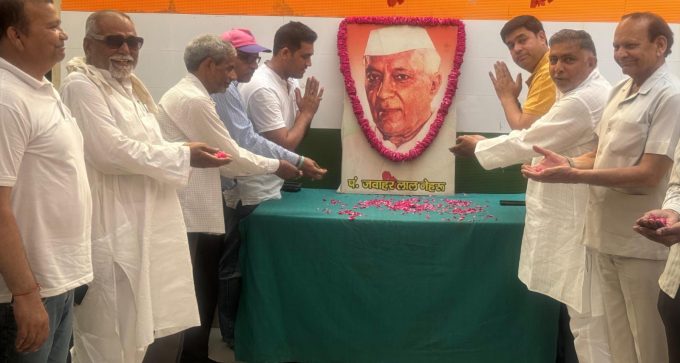 पुण्यतिथि पर कांग्रेसियों ने पंड़ित जी को किया नमन