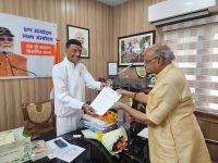 कैंट विधायक ने रक्षा राज्यमंत्री संजय सेठ से मुलाकात की