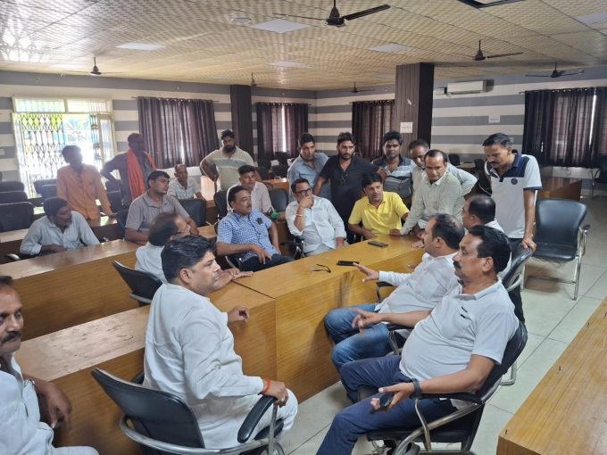 सीडीओ के ठेकेदार को सख्त निर्देश दूर हो परेशानी