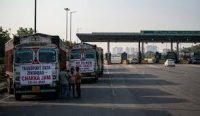दिल्ली एनसीआर में थमे ट्रकों के पहिए