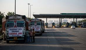 दिल्ली एनसीआर में थमे ट्रकों के पहिए