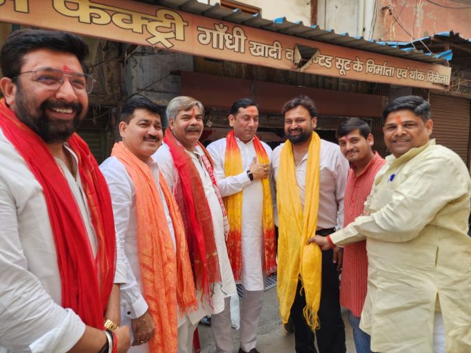 व्यापारियों से मिले राज्यमंत्री डा. सोमेन्द्र तोमर