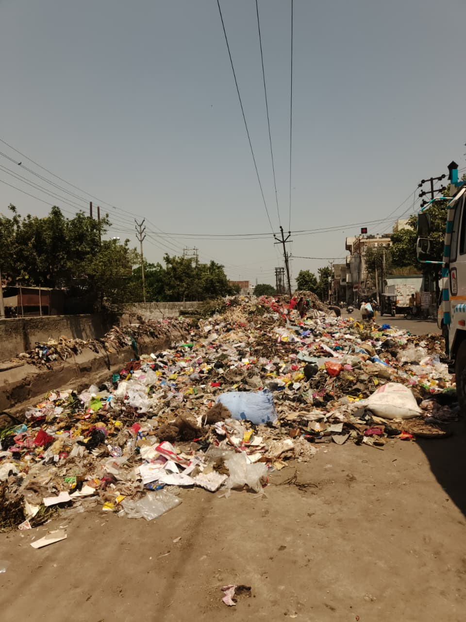 नगर निगम ने हापुड़ रोड की डंपिंग ग्राउंड में तब्दील