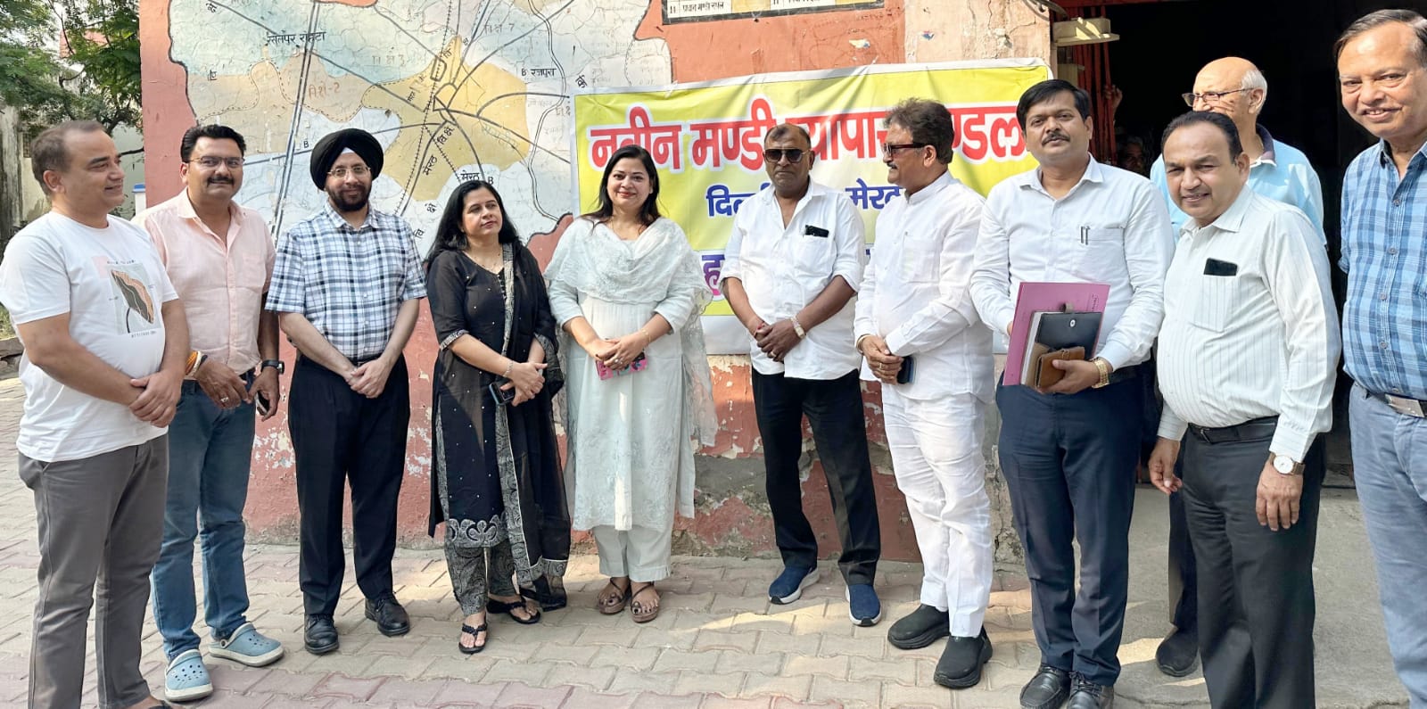 जीएसटी के अधिकारी व्यापारियों से मिले