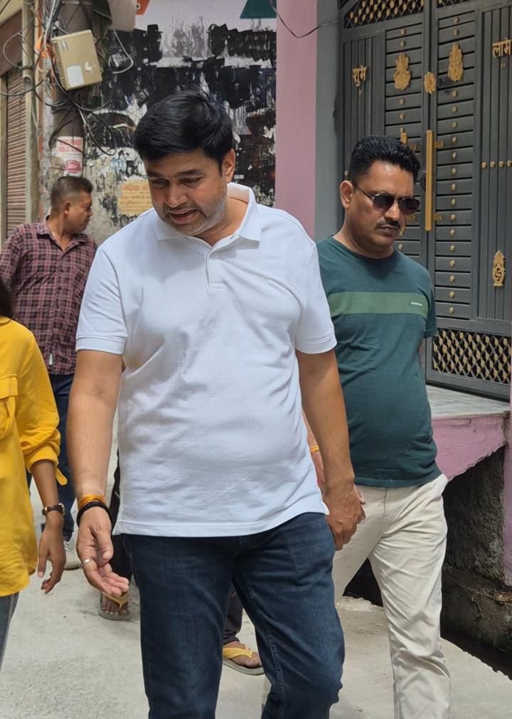 55 लाख लेने के बाद भी घटिया निर्माण सामग्री