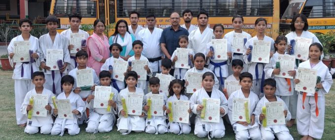 बालेराम में कराटे कलर बेल्ट परीक्षा का आयोजन