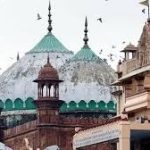 शहर की सड़कों पर मंदिर और मजार क्यों