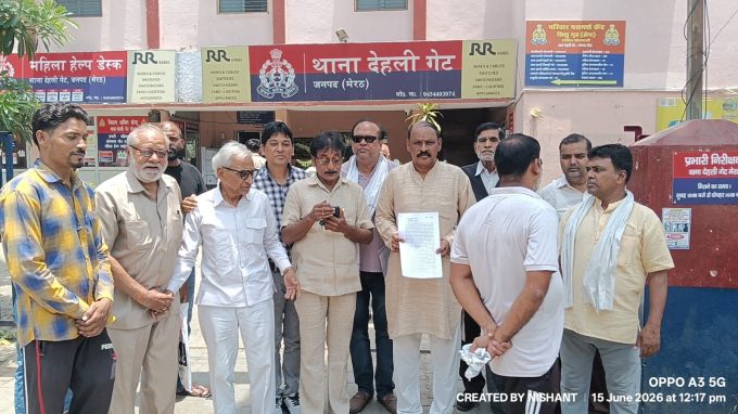 नगर निगम के कर्मचारी नेताओं ने देहलीगेट पर तहरीर दी