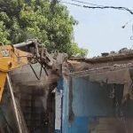 तीसरे दिन भी मकानों पर गरजती रहीं आवास विकास की जेसीबी