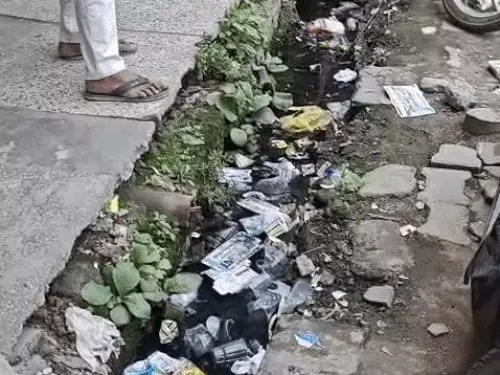 महापौर के वार्ड की सुध लेने की फुर्सत नहीं अफसरों को