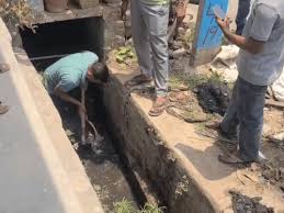 मानसून सिर पर नालों की सफाई अभी आधी अधूरी
