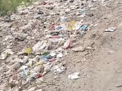 पचास हजार की आबादी की मुसीबतों से बेखबर अफसर