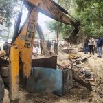 तीन स्थानों पर गरजी नगर निगम की जेसीबी