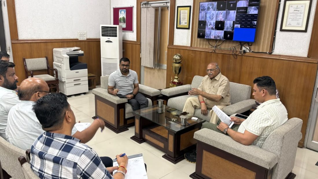 बिजली संकट पर अधिकारियों से मिले कैंट विधायक